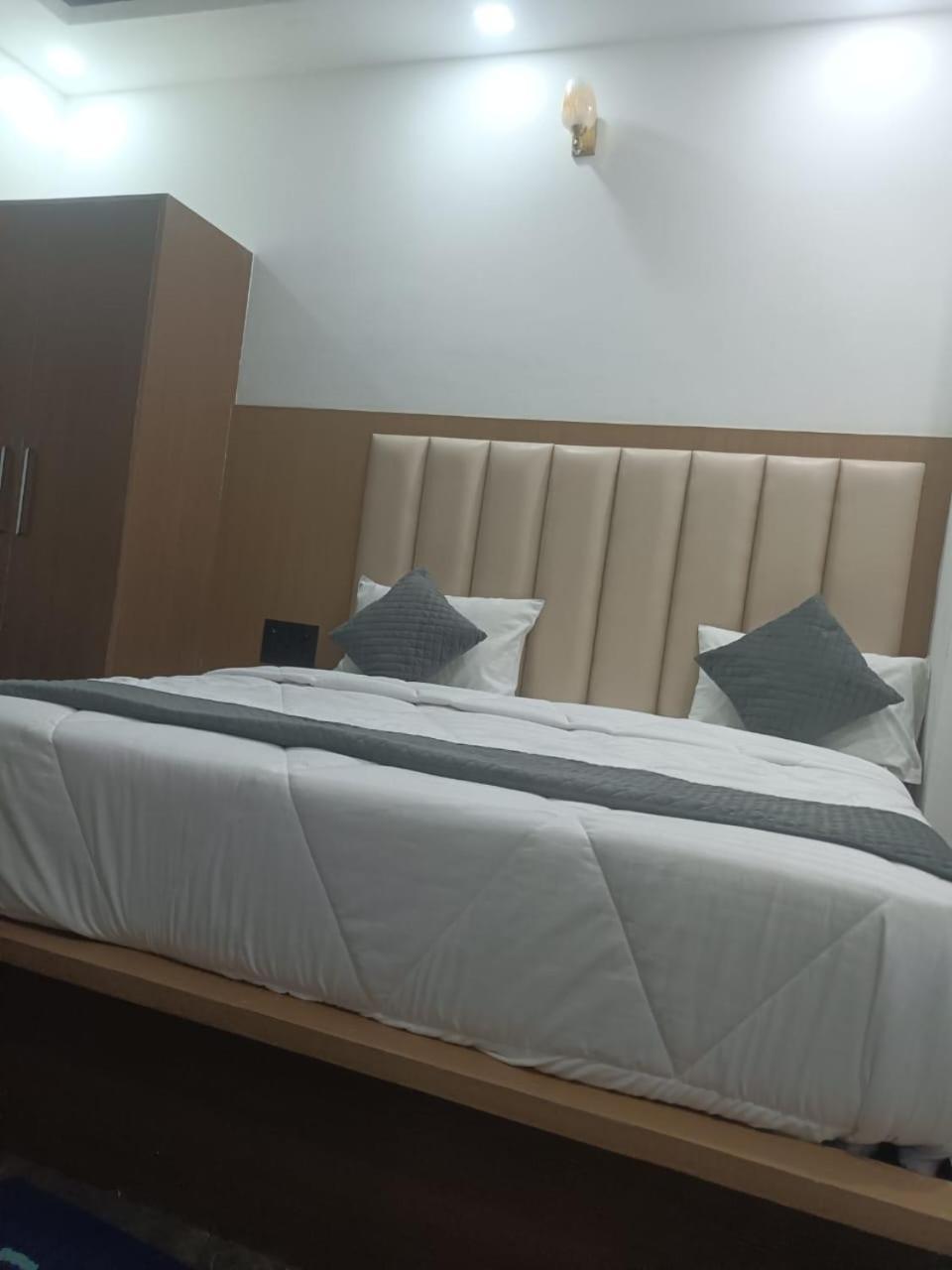 Hotel Whitehouse Ac Family Room อัครา ภายนอก รูปภาพ